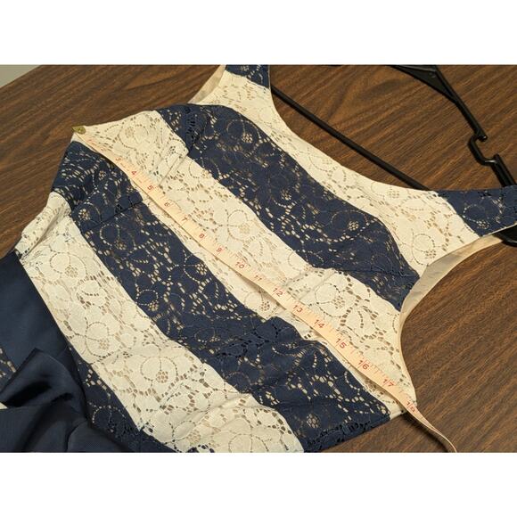 Signature By Robbie Bee Womens 14 Navy/White Belted Lace Dress EUC - Picture 8 of 9